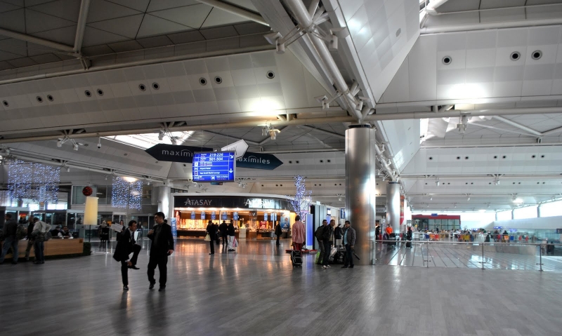 Десетки бяха спрени на летище “Ататюрк“ в Истанбул да пътуват до САЩ