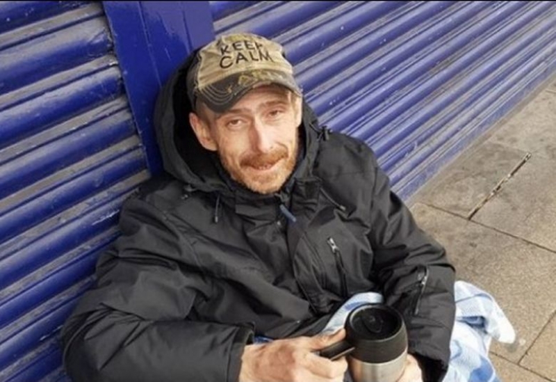 Само за 7 дни този бездомен мъж получи апартамент и работа - вижте защо