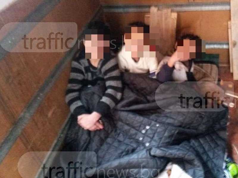 Момчета на по 9 години откраднаха 2600 лева от кола в Пловдив