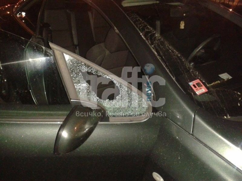 Крадци разбиха два автомобила в Пловдив на оживени улици