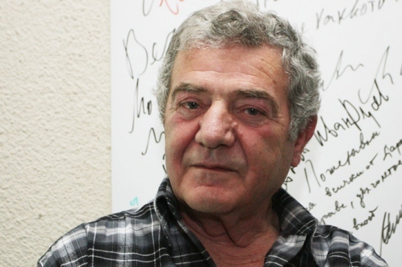 Стефан Цанев чества 80-та си годишнина тази вече в Пловдив