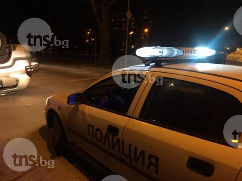 Кола се преобърна край Съединение, причината – висока скорост