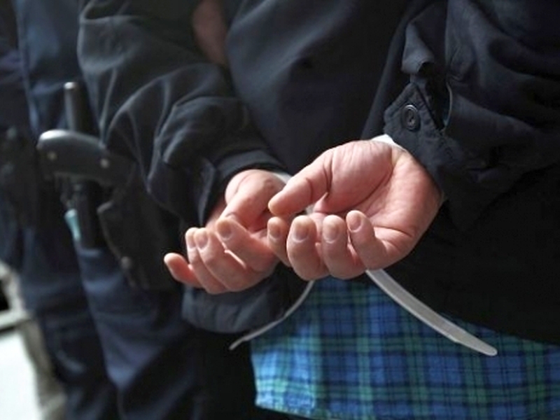 Заловиха крадци каръци, обрали магазин за смартфони в нощта на масова полицейска акция