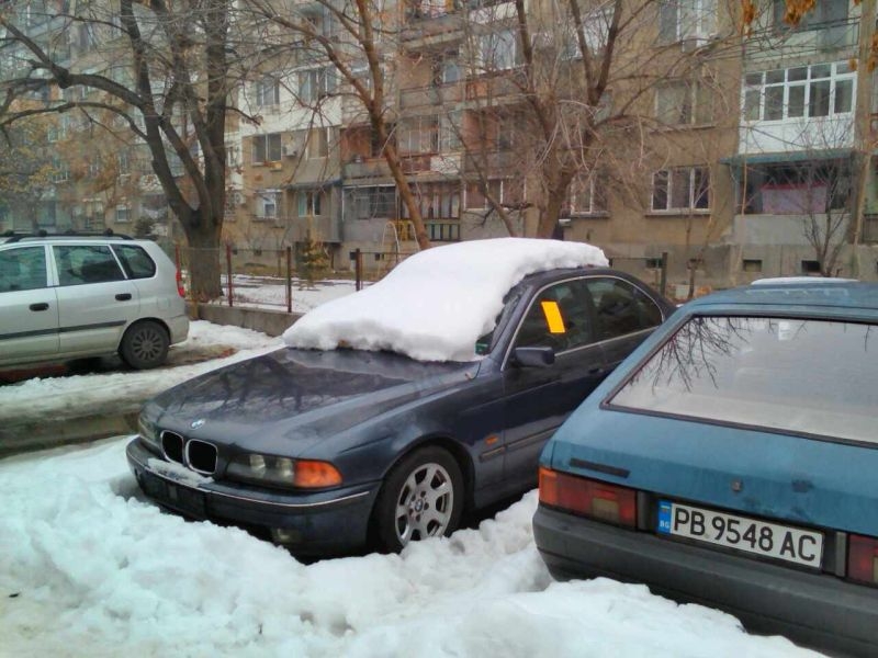 Акциите продължават! Облепиха с предупредителни стикери трошките в Кършияка СНИМКИ