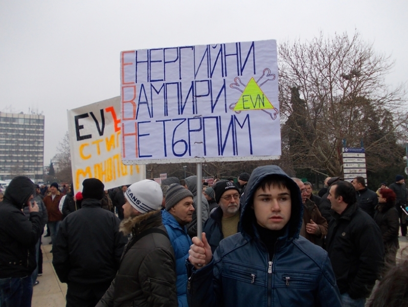 Пловдивчани бесни: От ЕВН се подиграват, сметките ни са двойни!