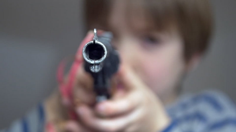13-годишен допря пистолет в слепоочието на съученик в пловдивско школо