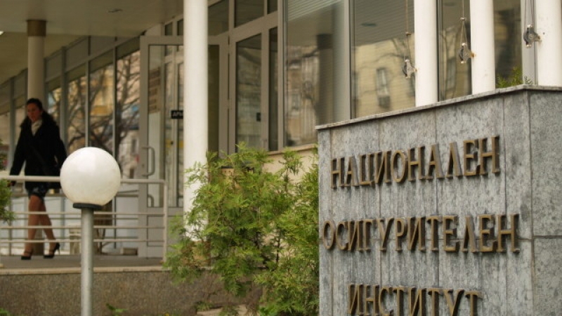 Герджиков смени и шефовете на НОИ