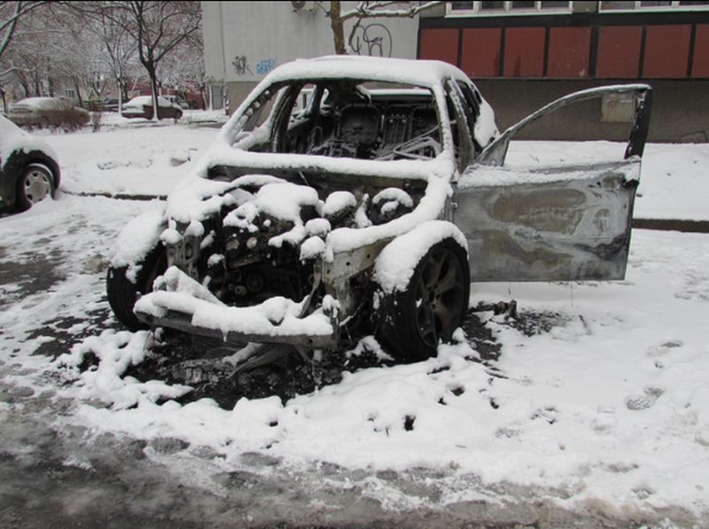 Запалиха луксозното БМВ на бизнесмен СНИМКИ