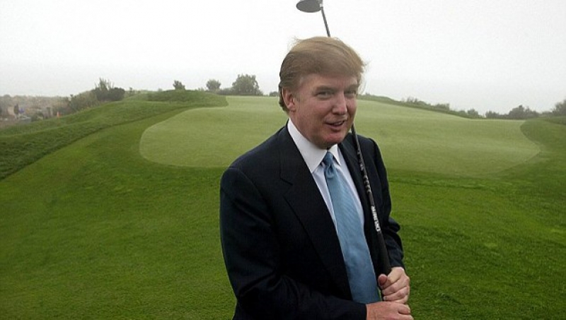Японският премиер на голф с Тръмп