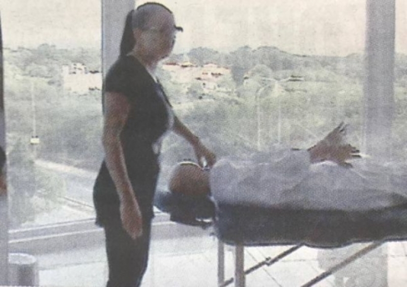 Изтекоха кадри на Анита Мейзер как прави показно със свински опашки СНИМКИ