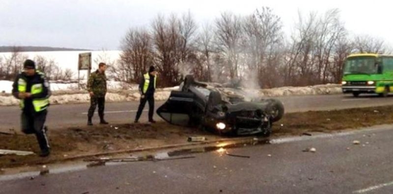 Военни станаха герои, спасиха мъж след тежка катастрофа СНИМКИ