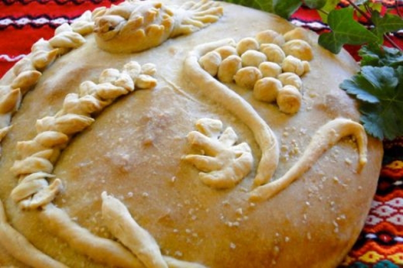 Чуминден е! Жените да не работят, само да омесят питка