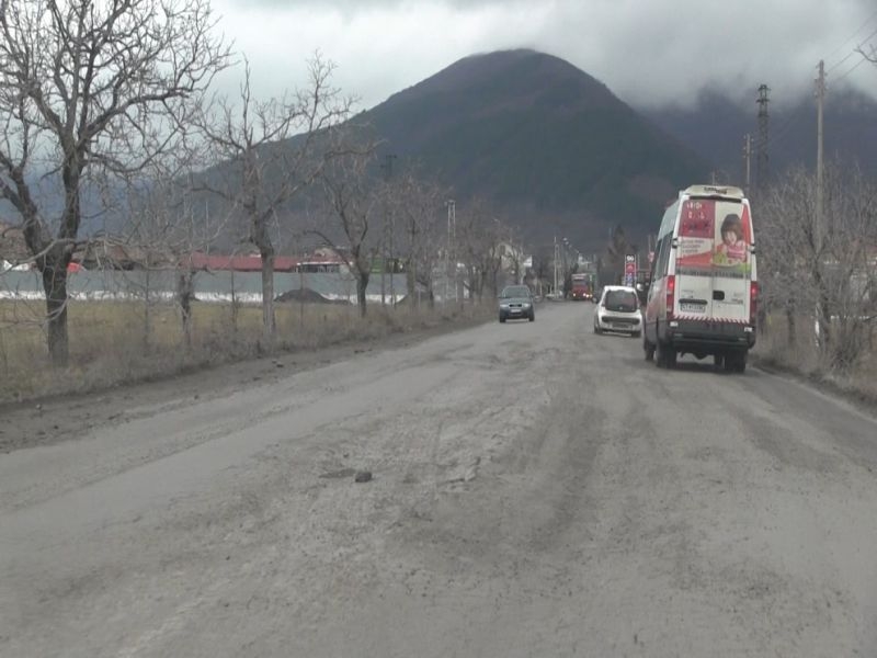 След тежката зима – изнервени шофьори и разкъртен асфалт под 