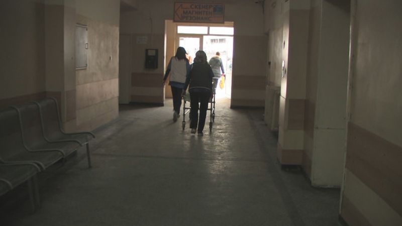 Отново агресия срещу медик: Бита и пияна жена нападна лекар, потроши и инвентара