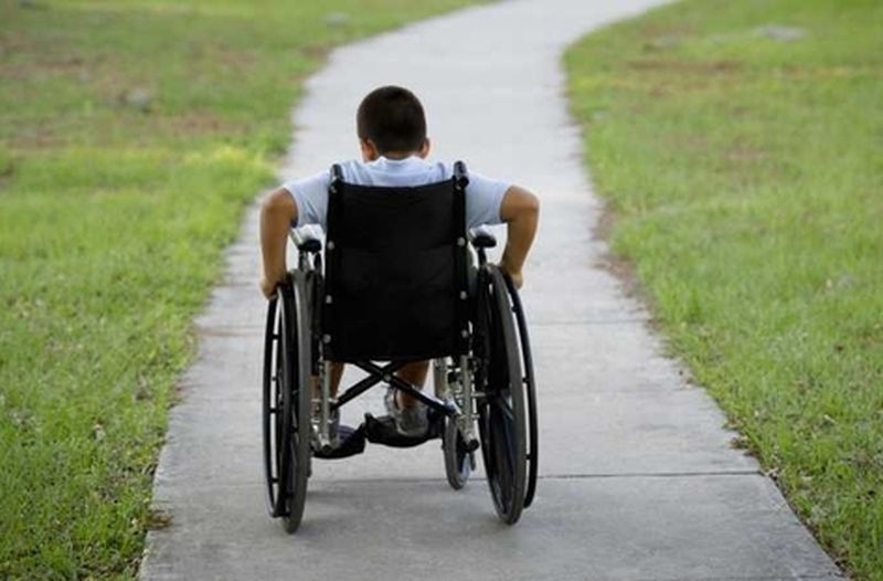 Родители на деца с тежки увреждания стягат протест