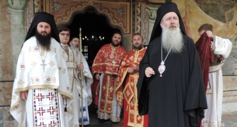 Игуменът на Троянския манастир: Горди сме с ракията си! Ние сме пазители на българските традиции