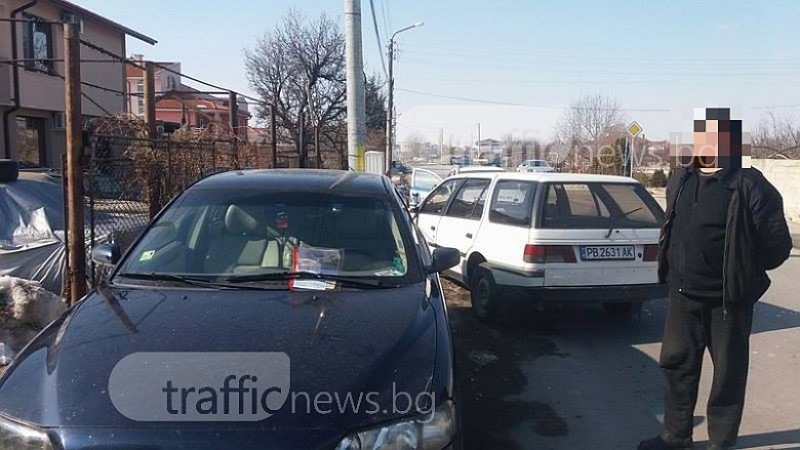 Дядо се забля и помете две паркирани коли в Беломорски СНИМКИ