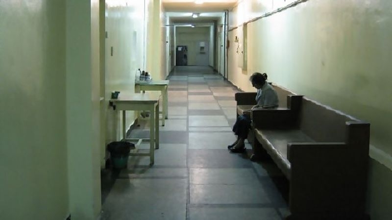 Пловдивчанката, изоставена в коридора на социалното е в тежко състояние