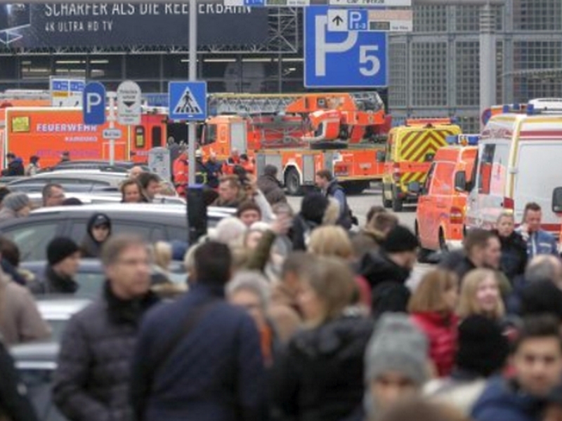 Затвориха летището в Хамбург, след като 50 души пострадаха от неизвестна субстанция