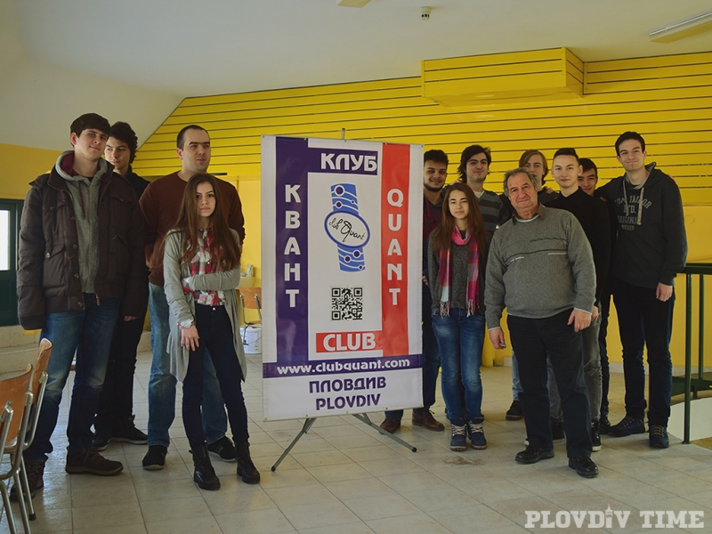 Учител от Пловдив води ученици към големи върхове в науката