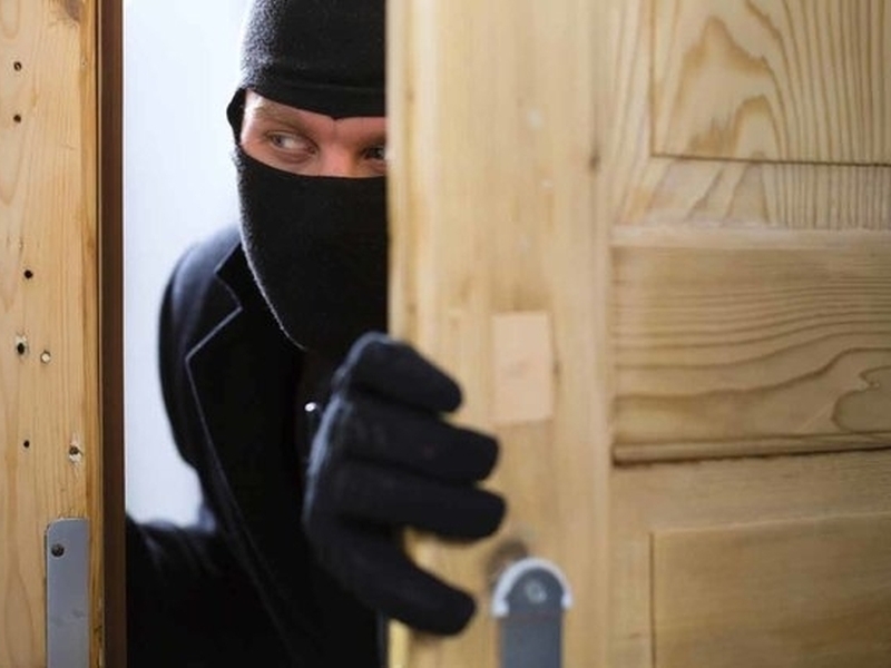 Крадци обраха незаключени жилища в Пловдив и Кричим