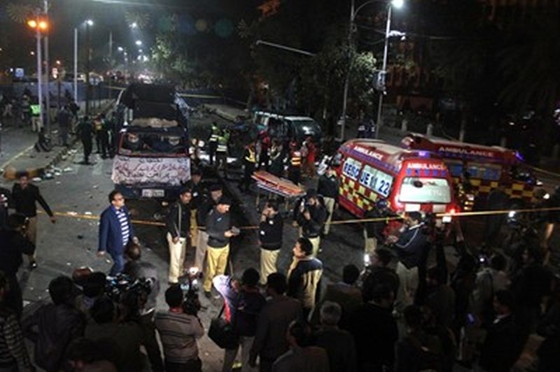 10 загинали и 60 ранени след експлозия в Пакистан