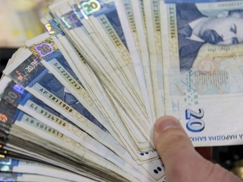 Средната заплата в България - 990 лева, повишила се е с 5,2 на сто