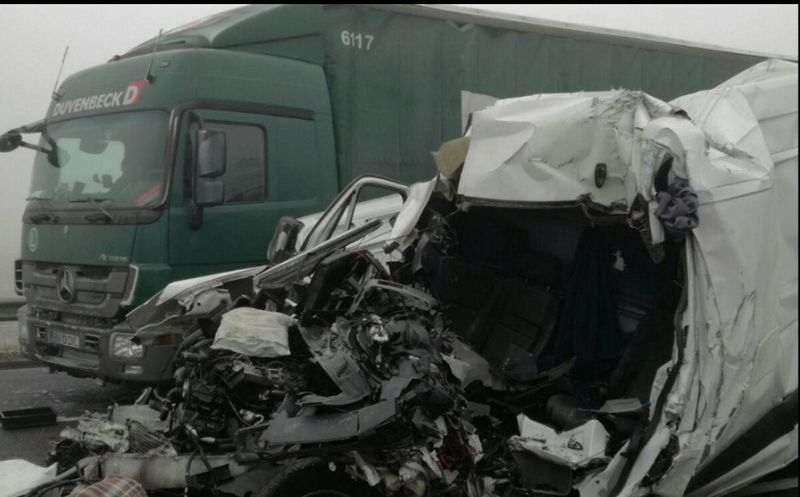 Жестока катастрофа с български превозни средства в Унгария! Има загинали СНИМКИ