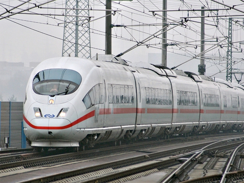 Свръхскоростен влак дерайлира в Германия