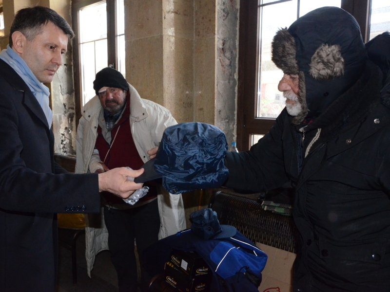 Търсят места в старчески дом за трима бездомници, спящи на гарата в Пловдив