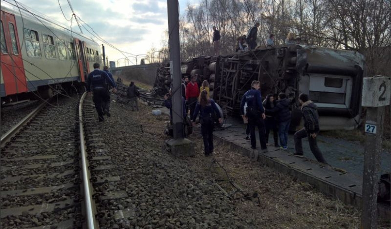 Инцидент с влак: Над 20 души са пострадали, има и загинал