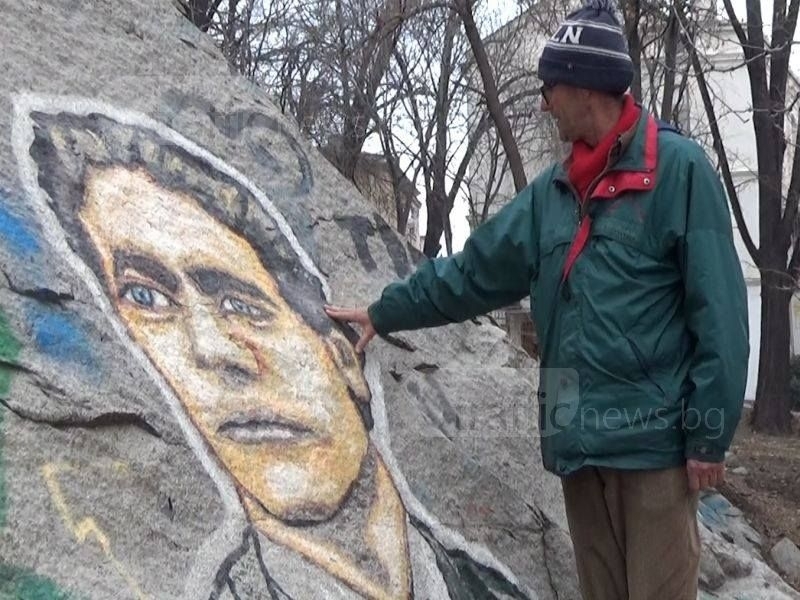 Пловдивчанин изрисува портрет на Левски върху Сахат тепе ВИДЕО