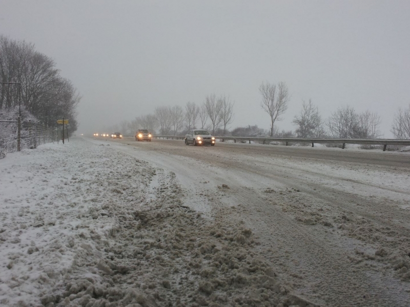 Снегът “затапи“ магистралата към Пловдив