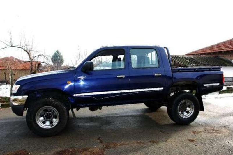 Младеж задигна луксозен автомобил, хванаха го до гробищата