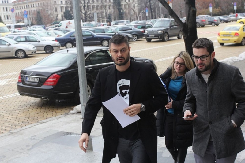 Бареков развя белия байрак, няма да участва на изборите
