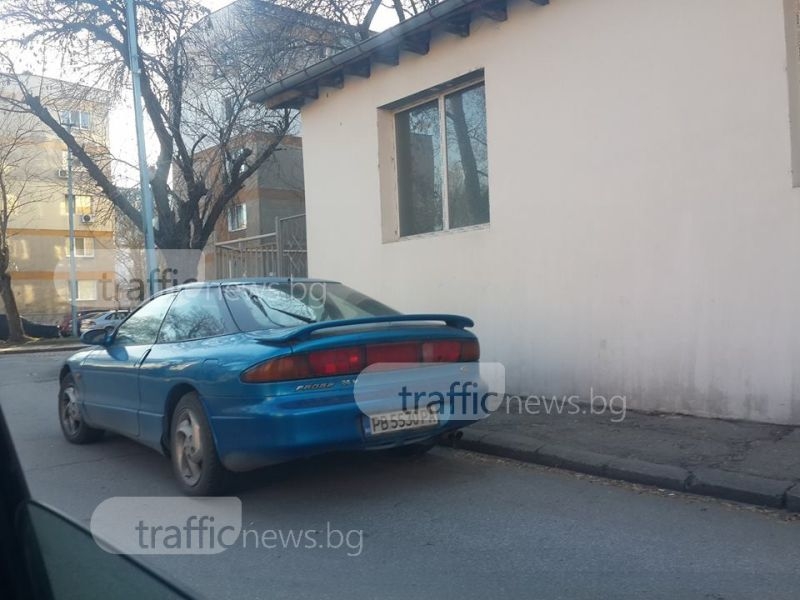Пловдивчани беснеят: Две седмици кола затапва улица в Кършияка СНИМКИ