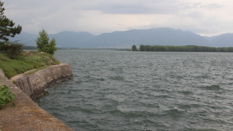 Незабавно изпразват 81 опасни язовира