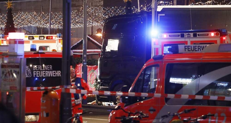 Въоръжен се вряза в тълпа в Германия, има пострадали