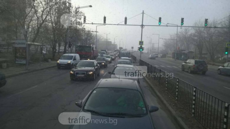 Голямо задръстване блокира моста на 