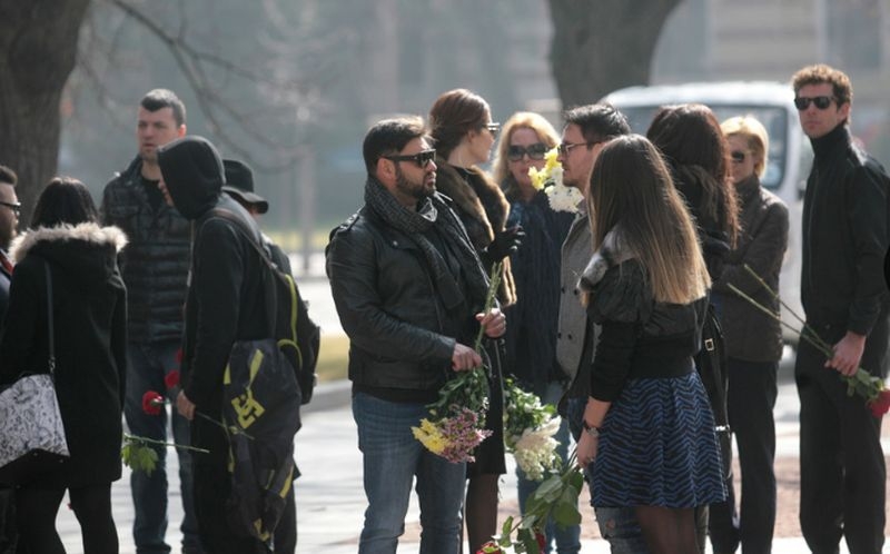 Близки и приятели изпратиха Роро в последния му път СНИМКИ