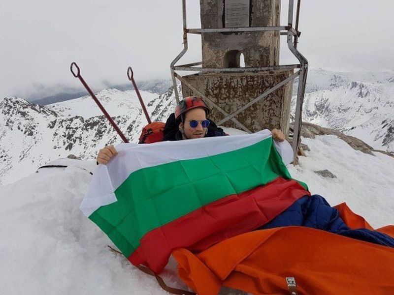 Младеж в неравностойно положение сбъдна мечтата си-изкачи Мусала ВИДЕО