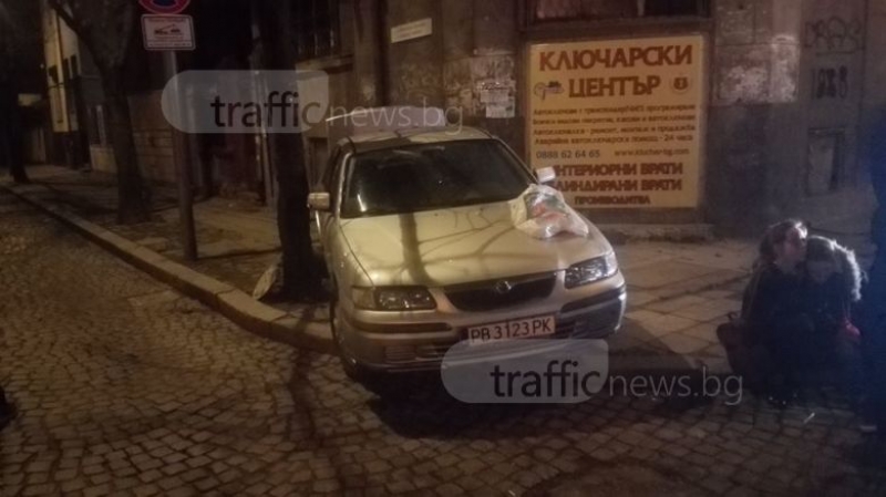 Младежи оцеляха като по чудо след тежка катастрофа в центъра на Пловдив СНИМКИ
