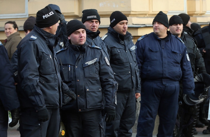 Директор в АЕЦ Козлодуй кара полицаи да правят лицеви опори след скандал
