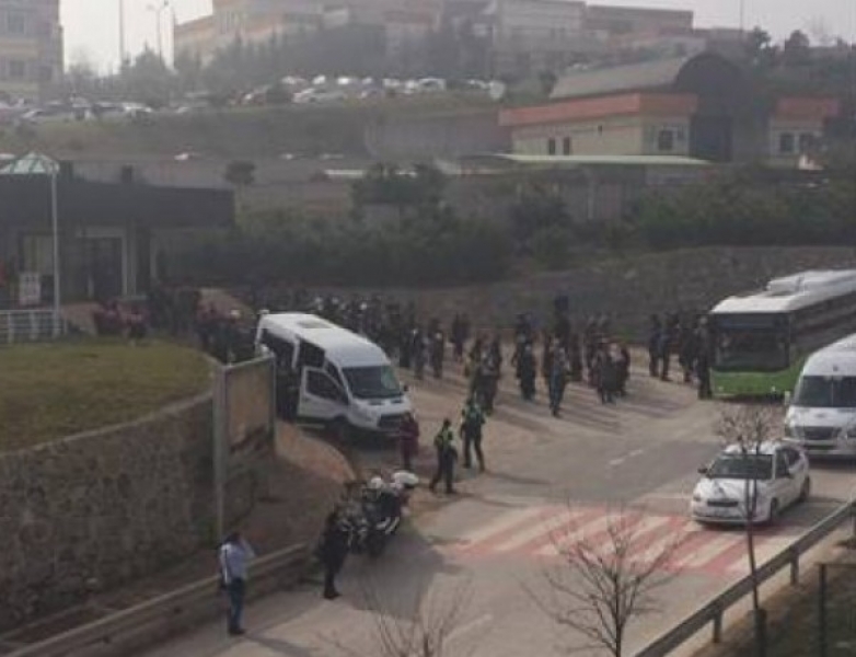 Масов бой избухна в университет! Над 60 студенти са арестувани