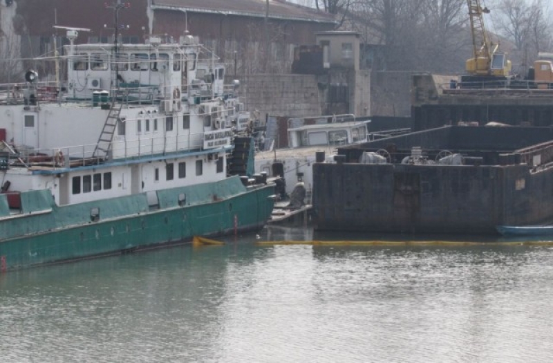 Кораб потъна наполовина в Дунав