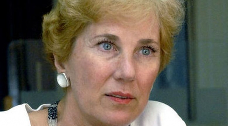 Скандалът с Поптодорова: Руска хибридна атака, клептомания, болна майка или Бай Ганьо...