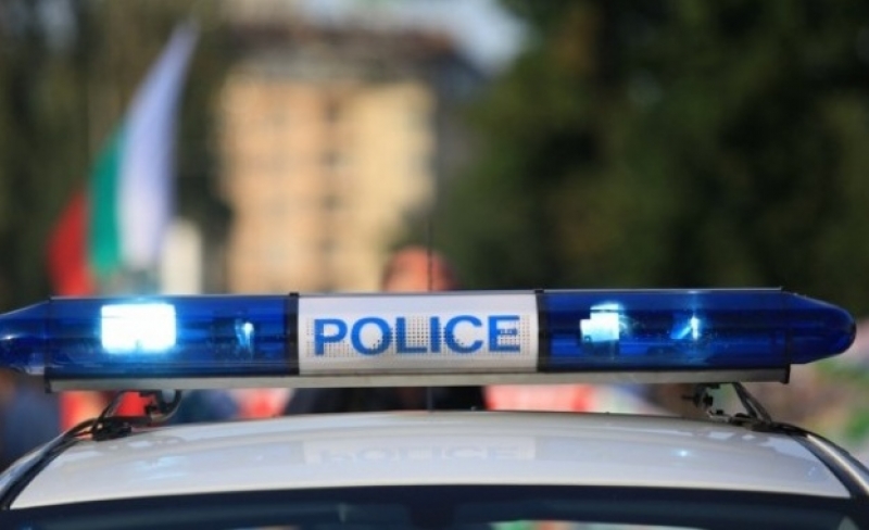 Хванаха двама, разбили шкода пред ресторант в Съединение