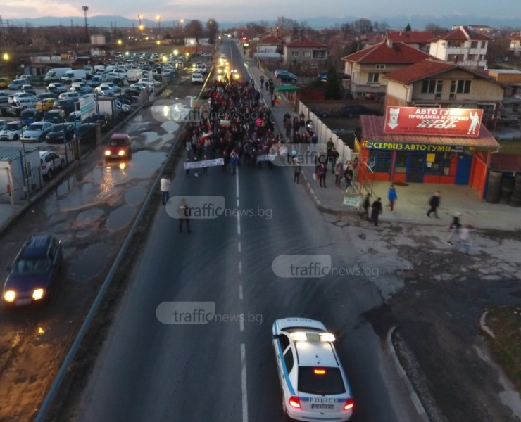 Жителите на Труд отново блокираха входа на Пловдив, неподчинението им ще продължи СНИМКИ