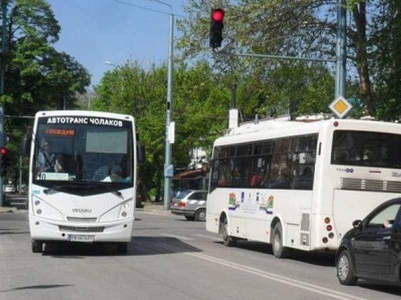 Пет автобуса с неделно разписание за празника