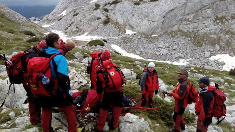 Спасители издирват над 10 часа загубени френски туристи в Стара планина